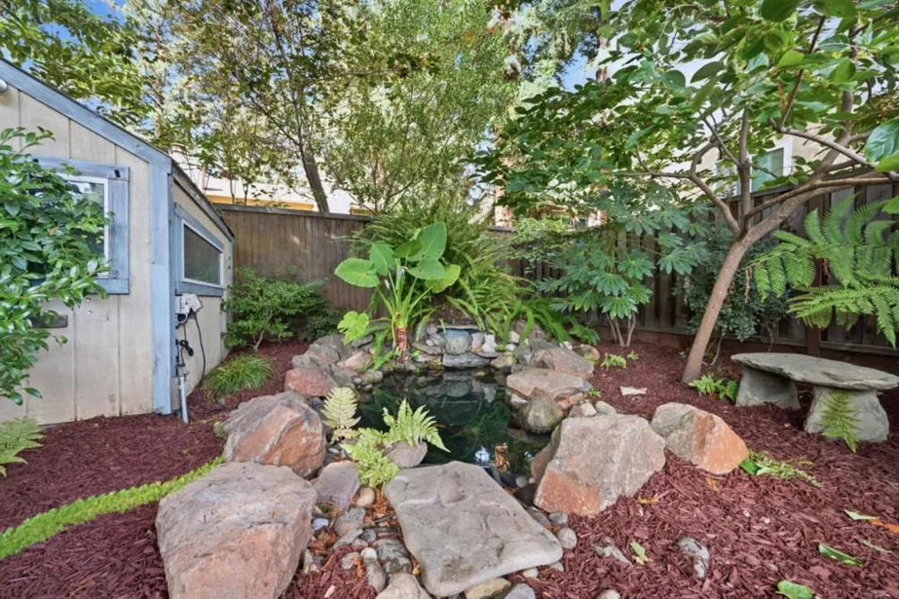190 E Middlefield Road Mountain View, CA 94043