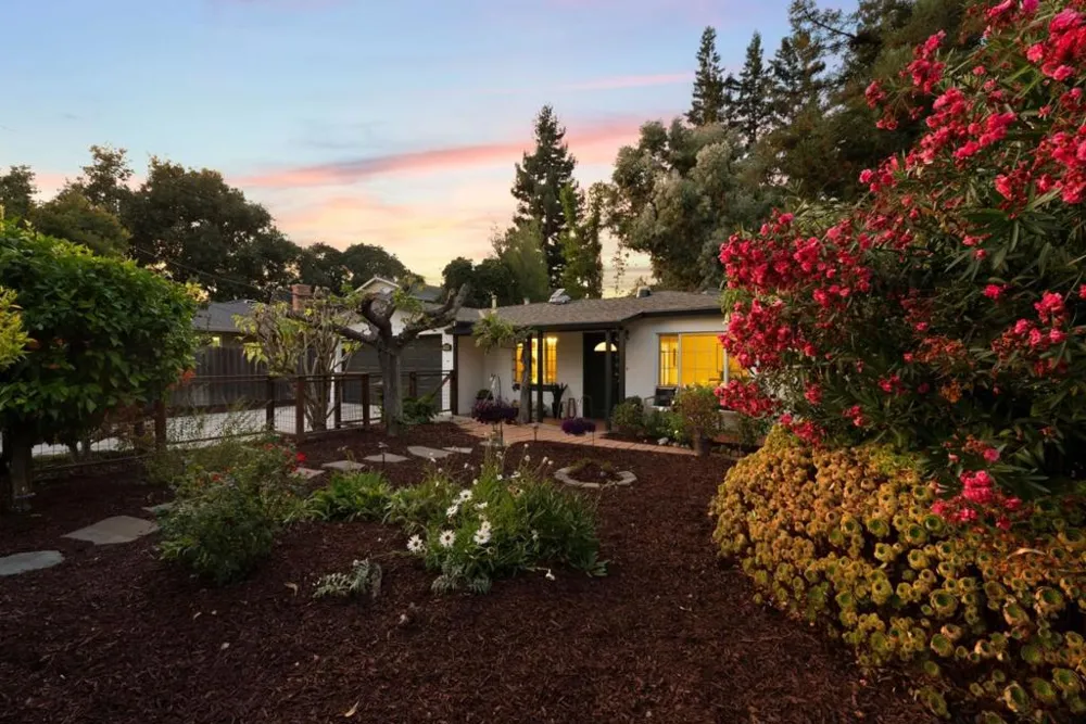 190 E Middlefield Road Mountain View, CA 94043