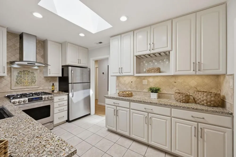 190 E Middlefield Road Mountain View, CA 94043
