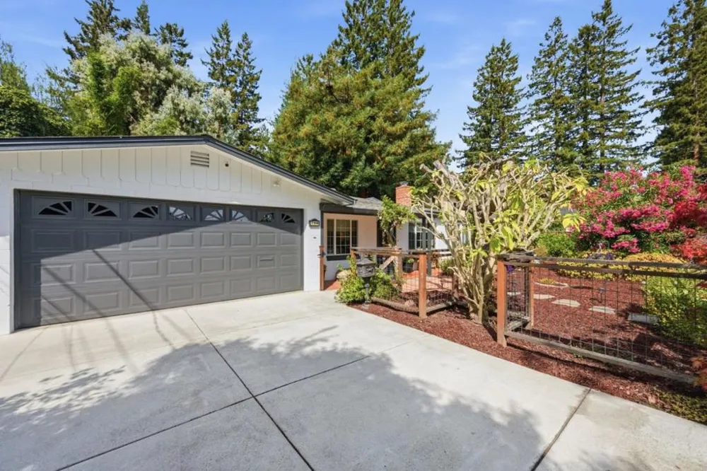 190 E Middlefield Road Mountain View, CA 94043