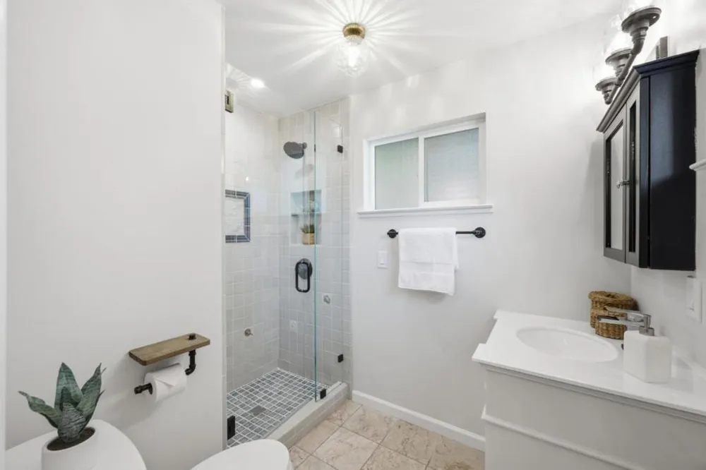 190 E Middlefield Road Mountain View, CA 94043