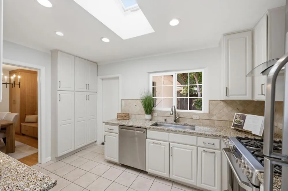 190 E Middlefield Road Mountain View, CA 94043
