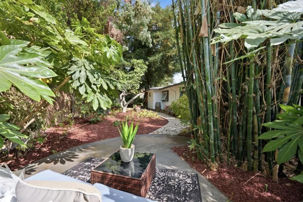 190 E Middlefield Road Mountain View, CA 94043