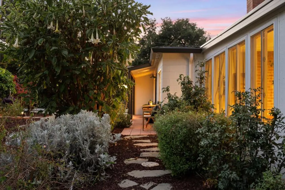 190 E Middlefield Road Mountain View, CA 94043