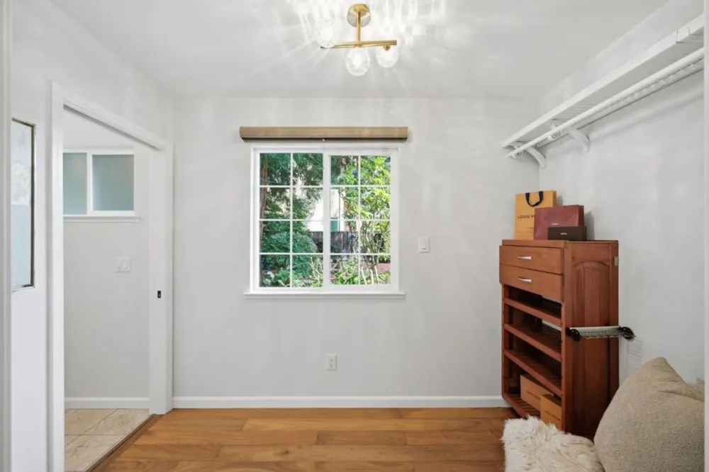 190 E Middlefield Road Mountain View, CA 94043