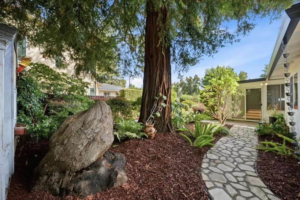 190 E Middlefield Road Mountain View, CA 94043