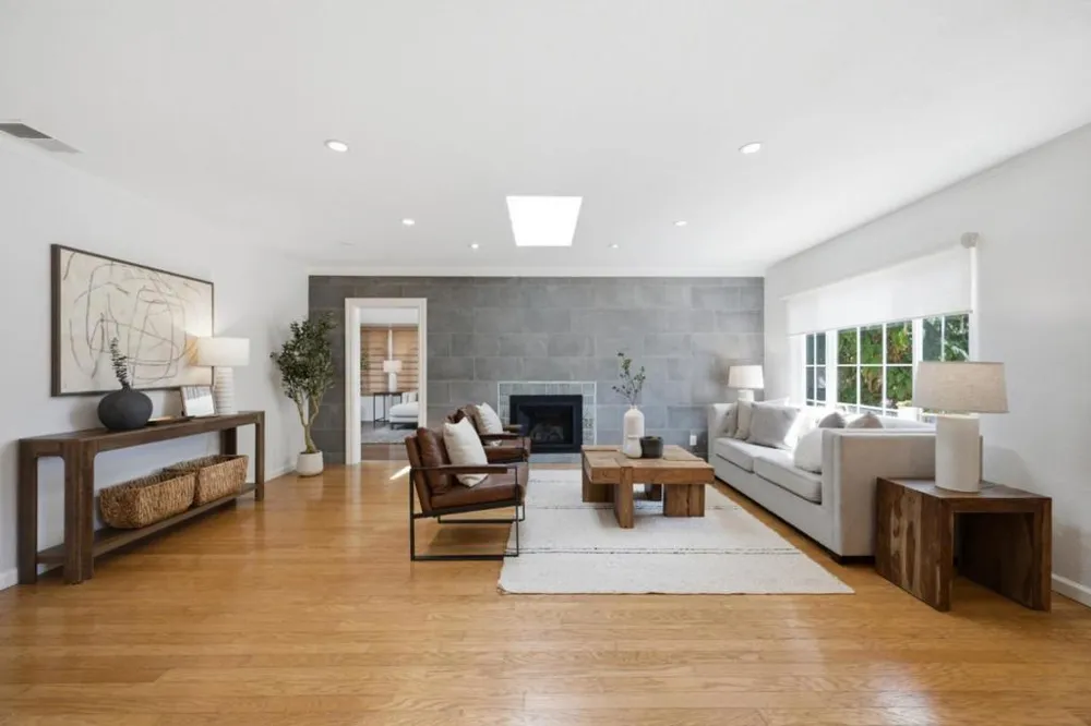 190 E Middlefield Road Mountain View, CA 94043