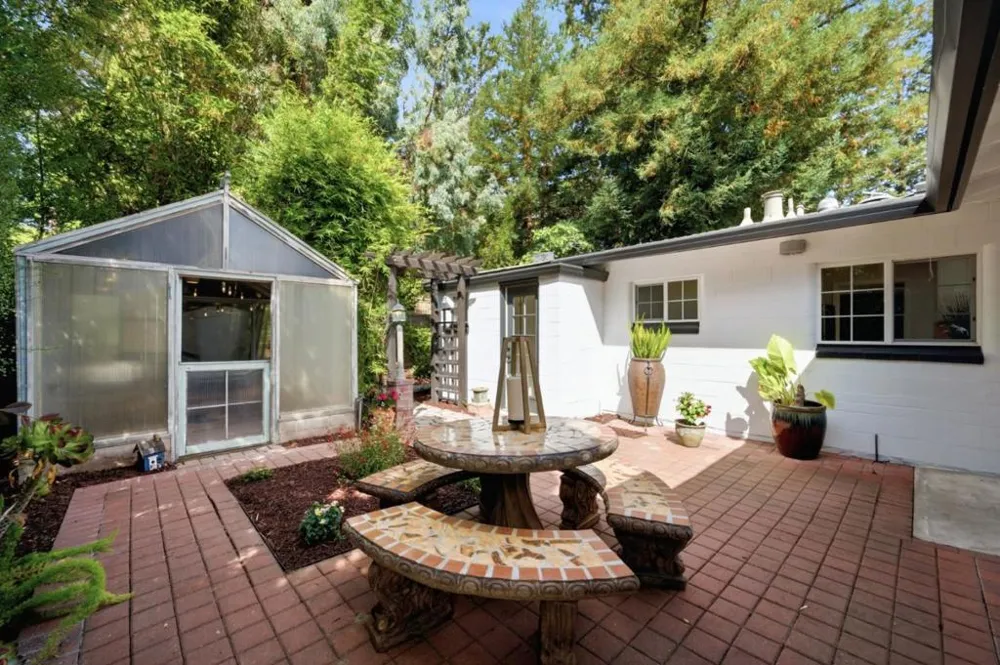 190 E Middlefield Road Mountain View, CA 94043