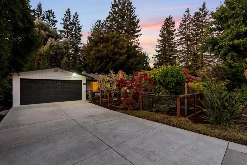 190 E Middlefield Road Mountain View, CA 94043
