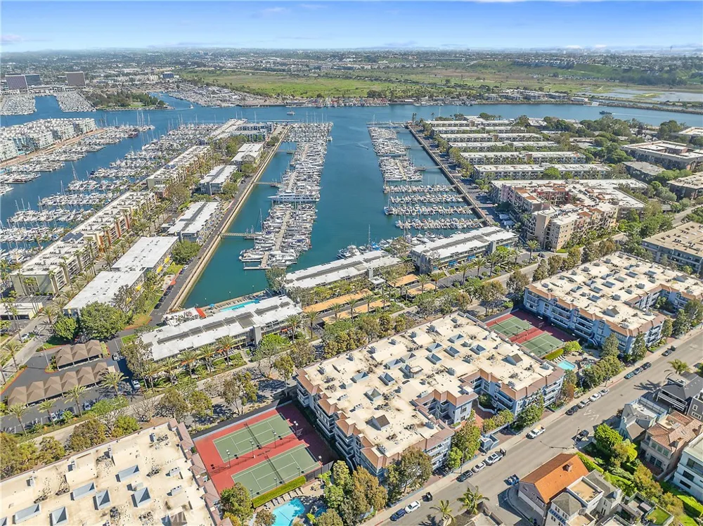 4600 Via Dolce #206 Marina del Rey, CA 90292