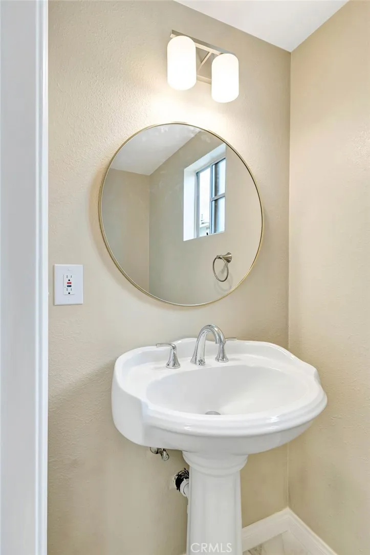 7420 Corbin ave #8 Reseda, CA 91335