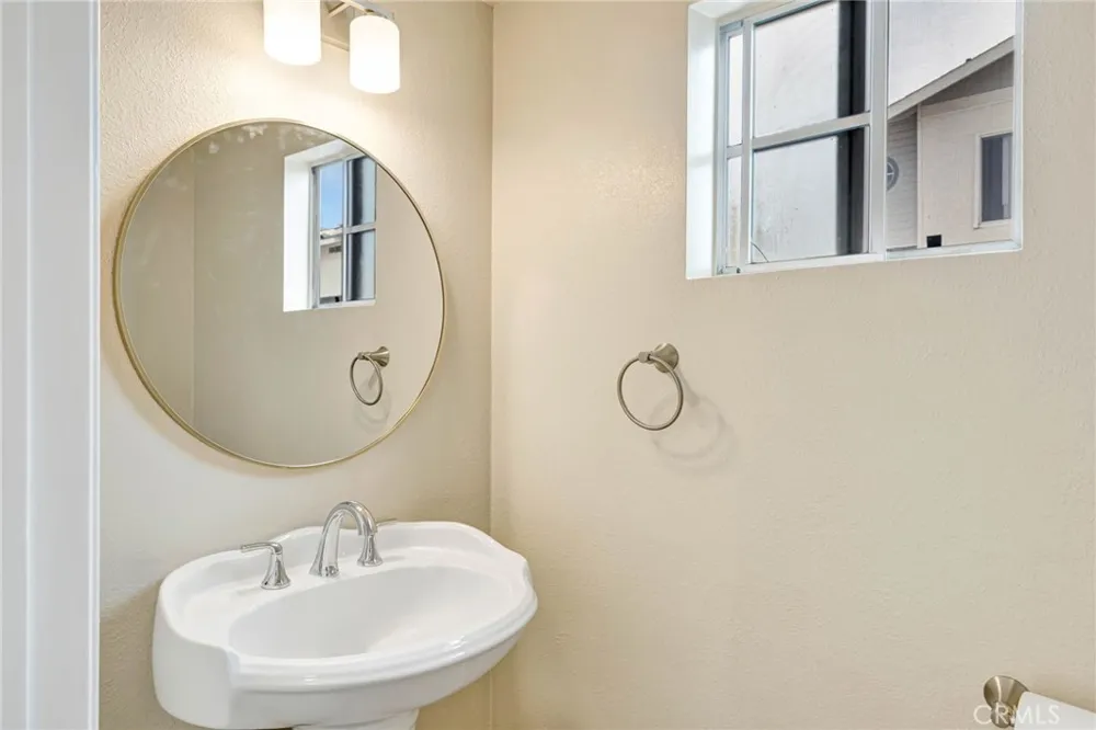 7420 Corbin ave #8 Reseda, CA 91335