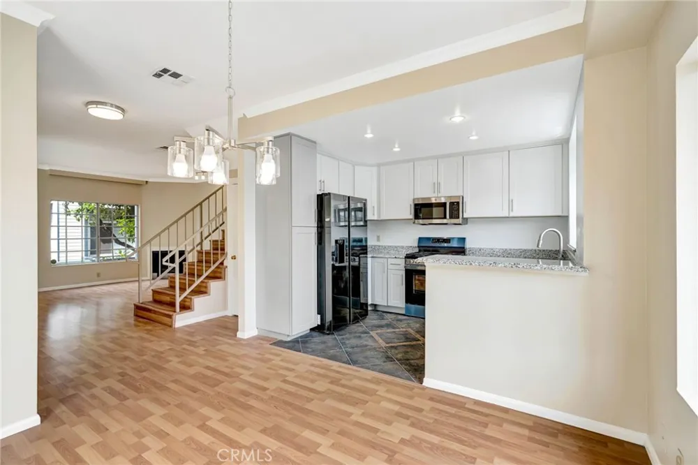 7420 Corbin ave #8 Reseda, CA 91335