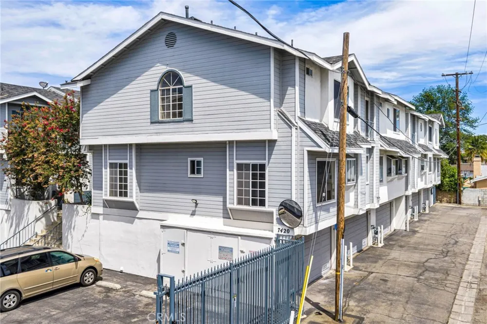7420 Corbin ave #8 Reseda, CA 91335