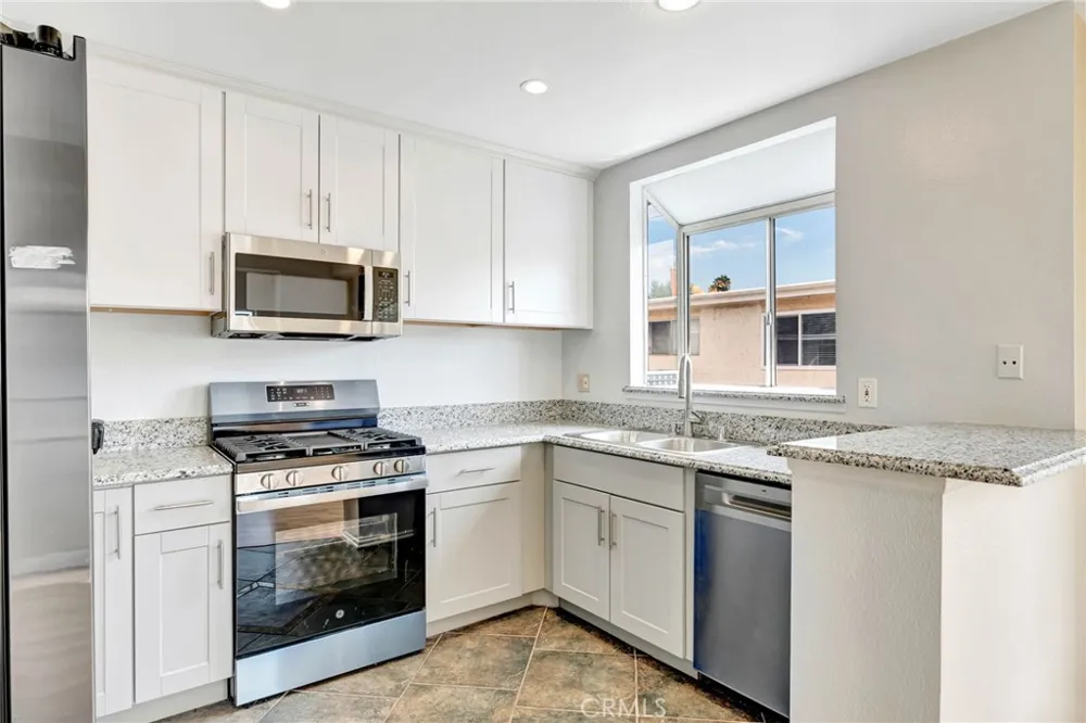 7420 Corbin ave #8 Reseda, CA 91335