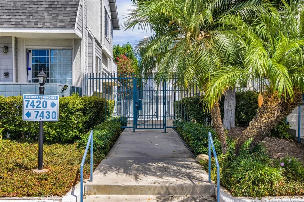7420 Corbin ave #8 Reseda, CA 91335