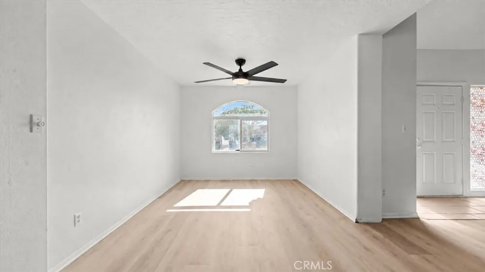 12858 Atsina Phelan, CA 92371