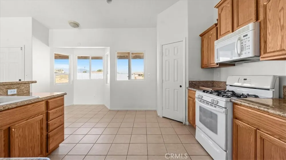 12858 Atsina Phelan, CA 92371