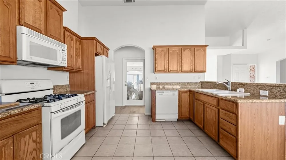 12858 Atsina Phelan, CA 92371