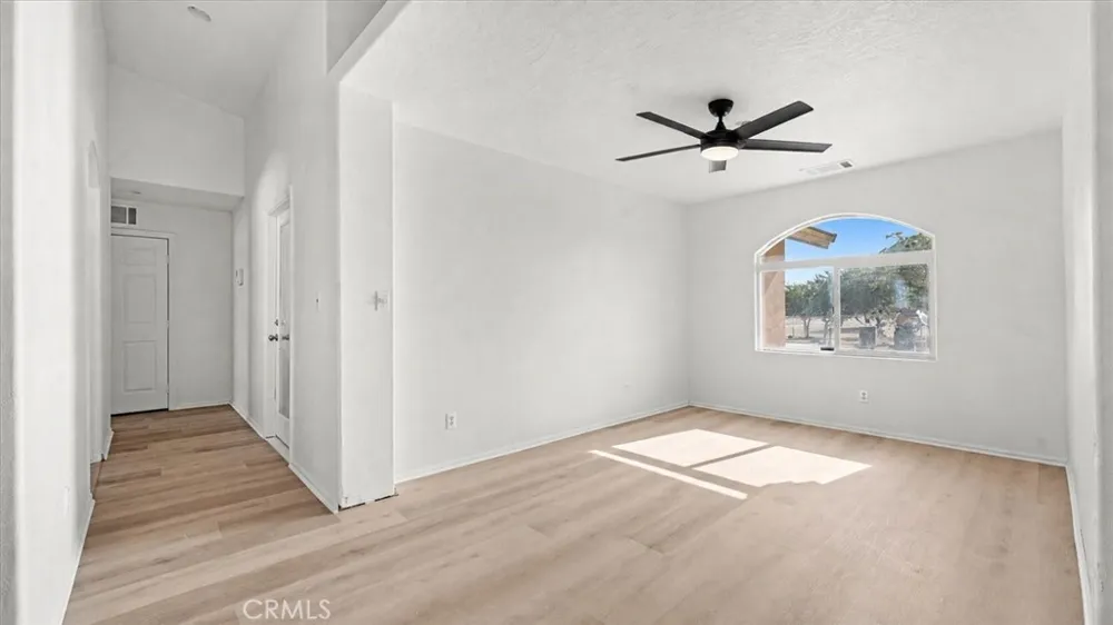 12858 Atsina Phelan, CA 92371