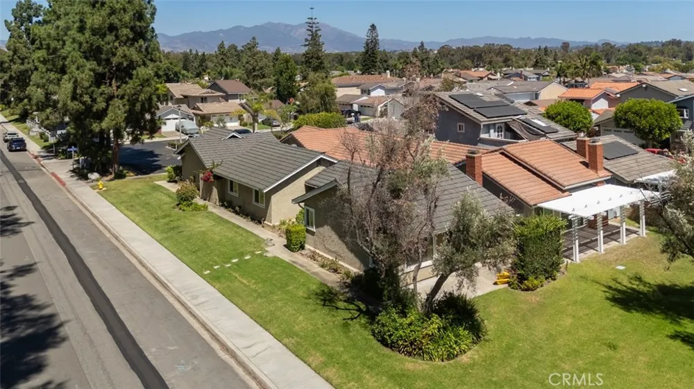 24162 Okeechobee Lane Lake Forest, CA 92630