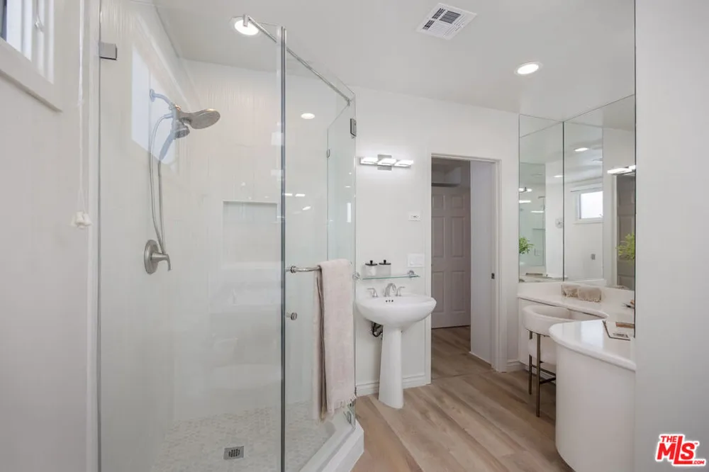 718 Westbourne Drive West Hollywood, CA 90069