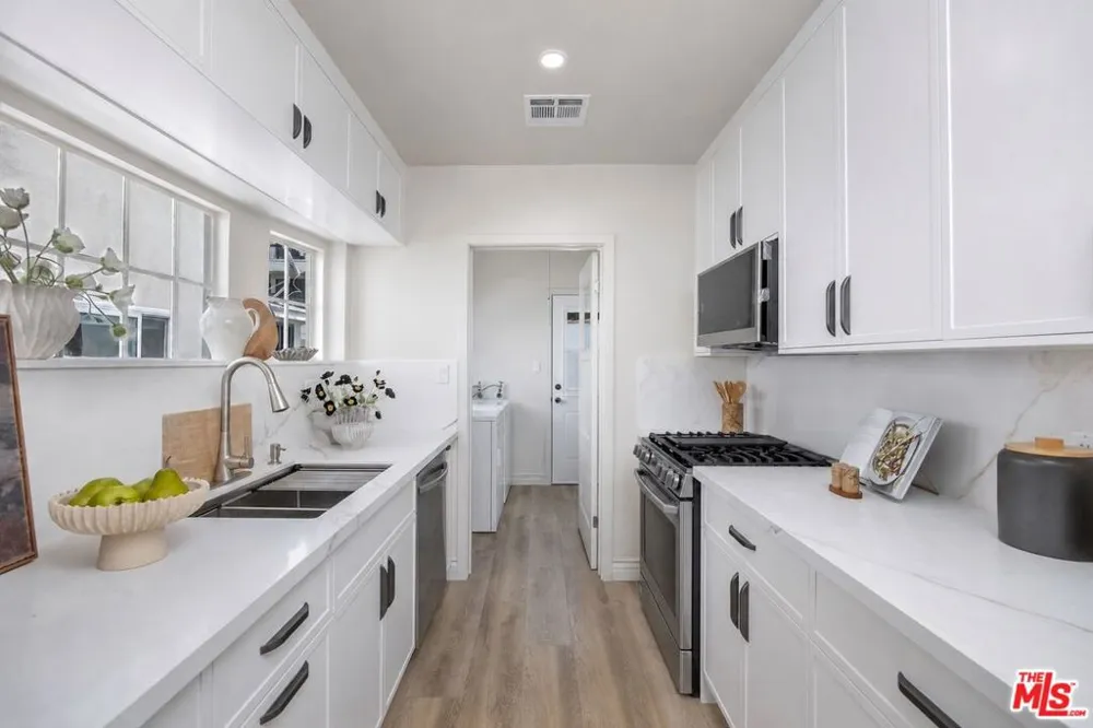 718 Westbourne Drive West Hollywood, CA 90069