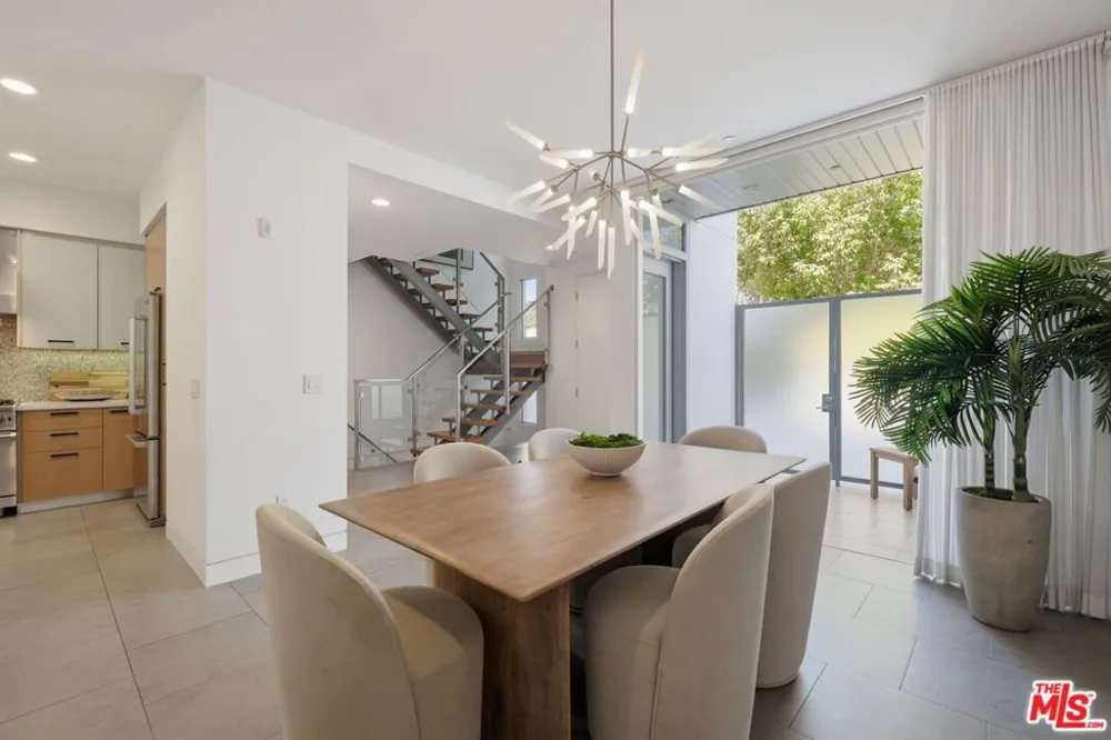 853 21st Street #104 Santa Monica, CA 90403