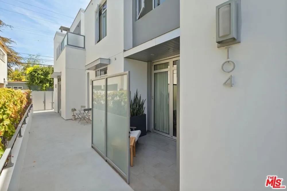 853 21st Street #104 Santa Monica, CA 90403