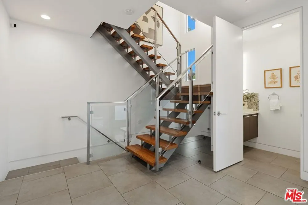 853 21st Street #104 Santa Monica, CA 90403