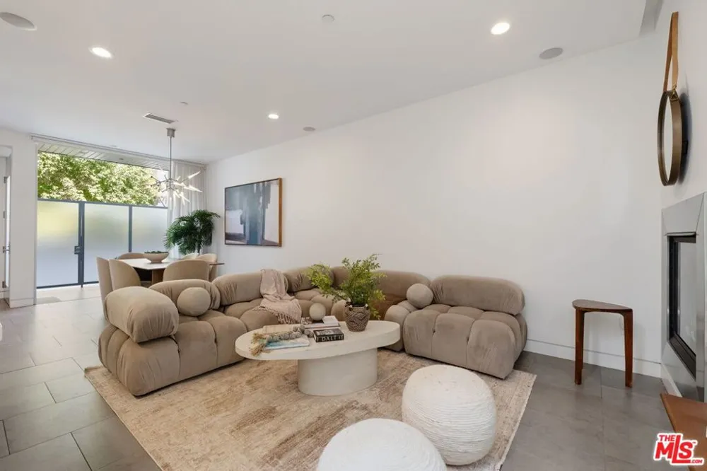 853 21st Street #104 Santa Monica, CA 90403