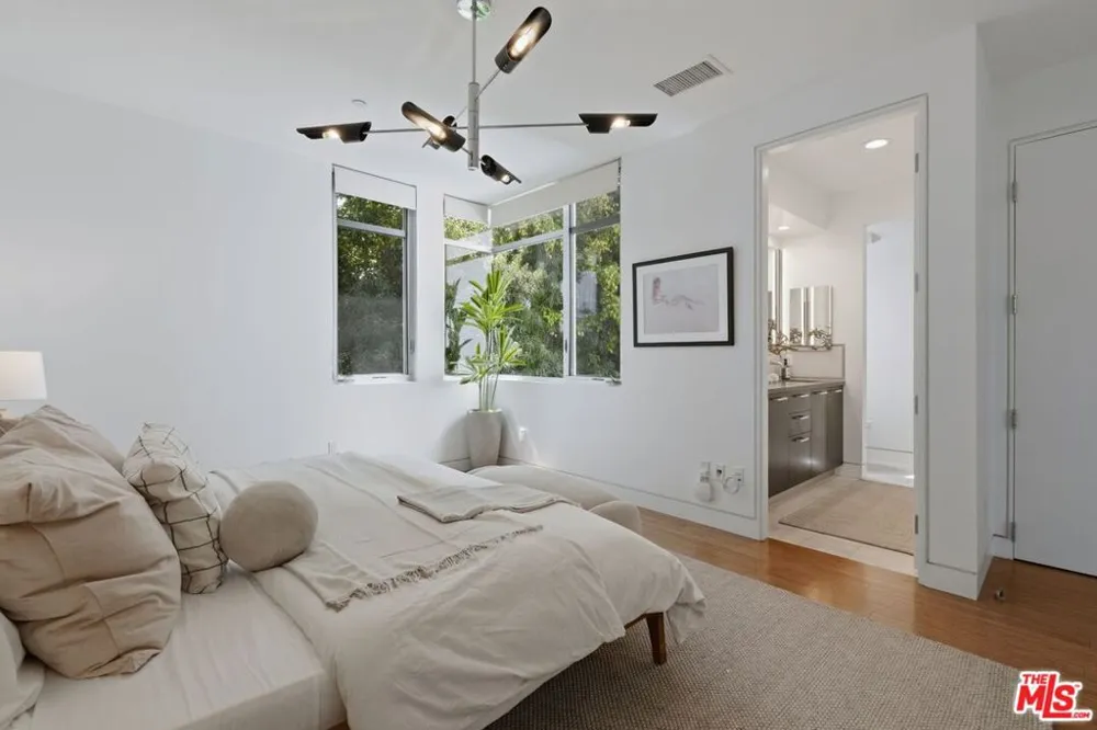 853 21st Street #104 Santa Monica, CA 90403