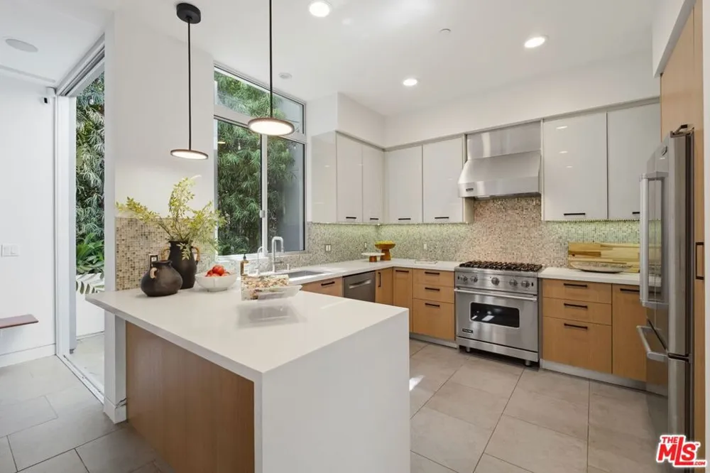 853 21st Street #104 Santa Monica, CA 90403