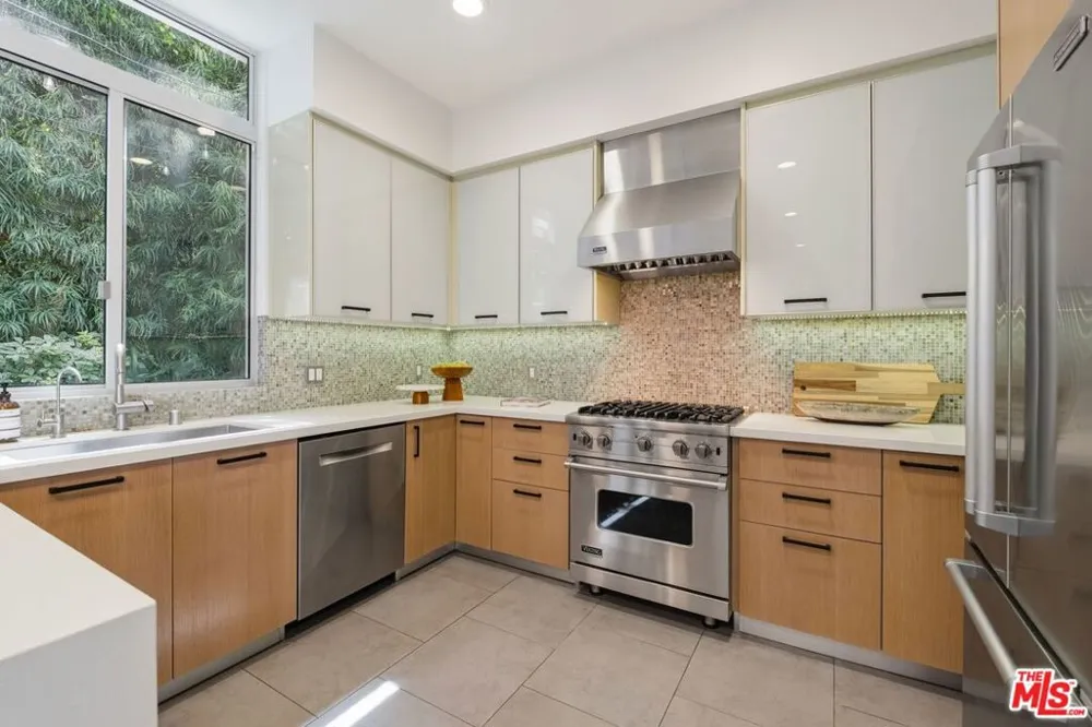 853 21st Street #104 Santa Monica, CA 90403