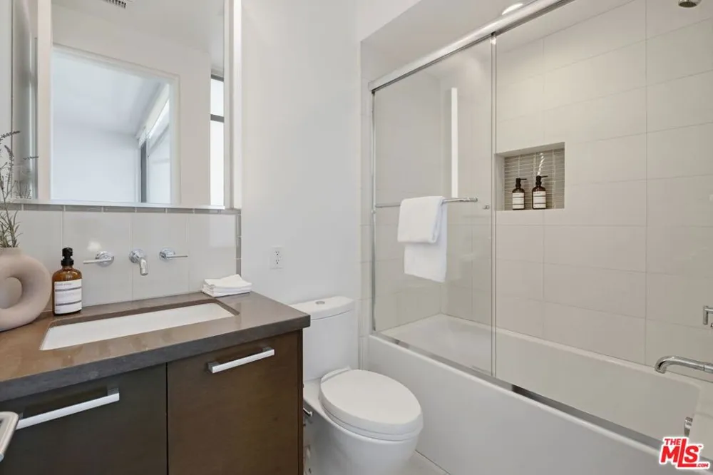 853 21st Street #104 Santa Monica, CA 90403