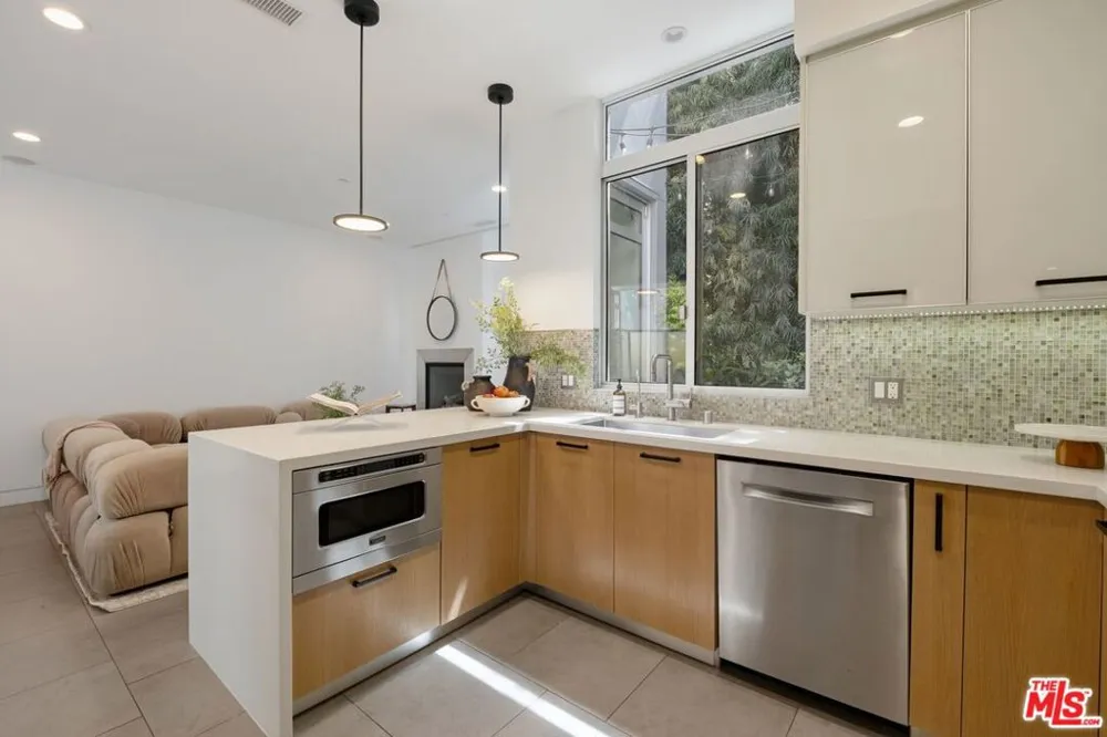 853 21st Street #104 Santa Monica, CA 90403