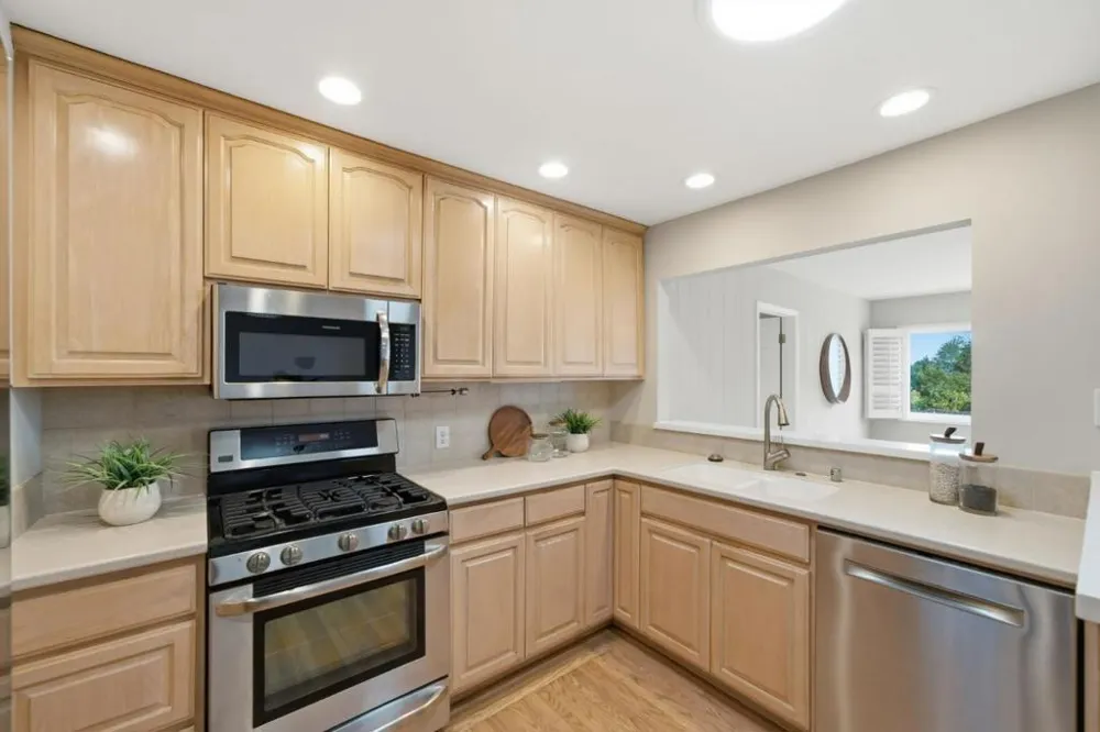 2527 Dekoven Avenue Belmont, CA 94002
