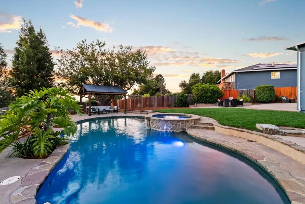 2527 Dekoven Avenue Belmont, CA 94002