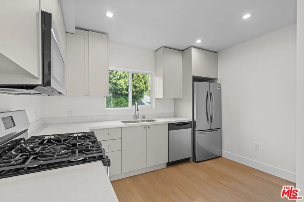420 S Sepulveda Boulevard #3 Los Angeles, CA 90049