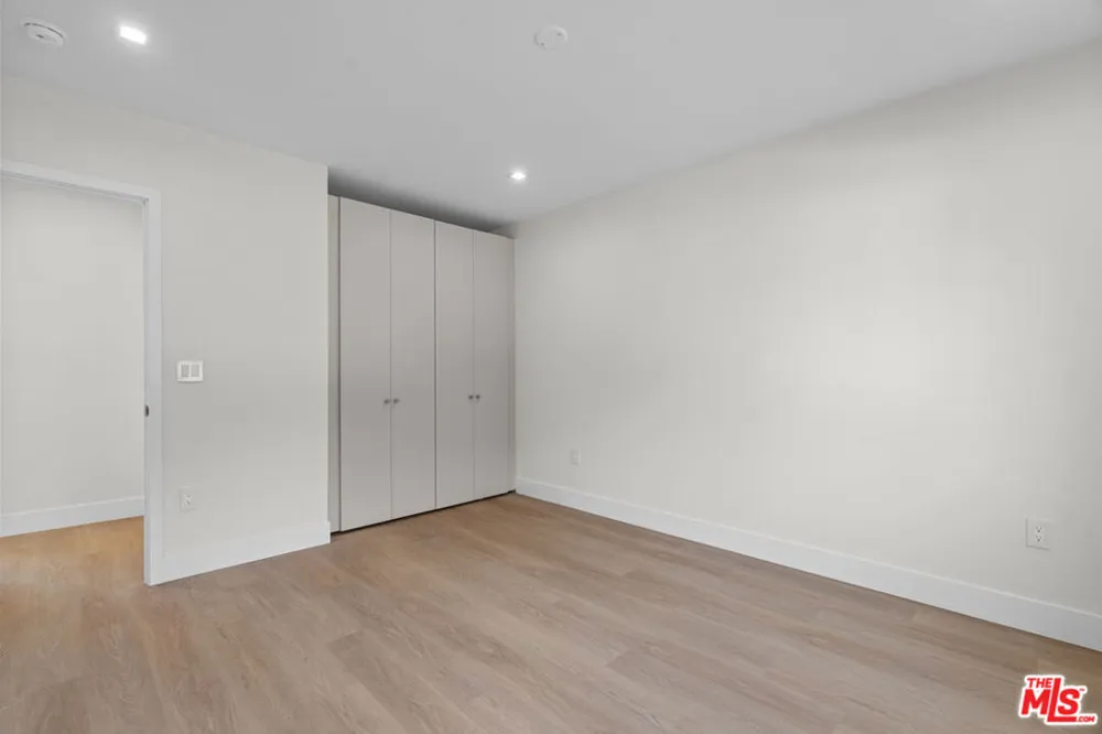 420 S Sepulveda Boulevard #3 Los Angeles, CA 90049