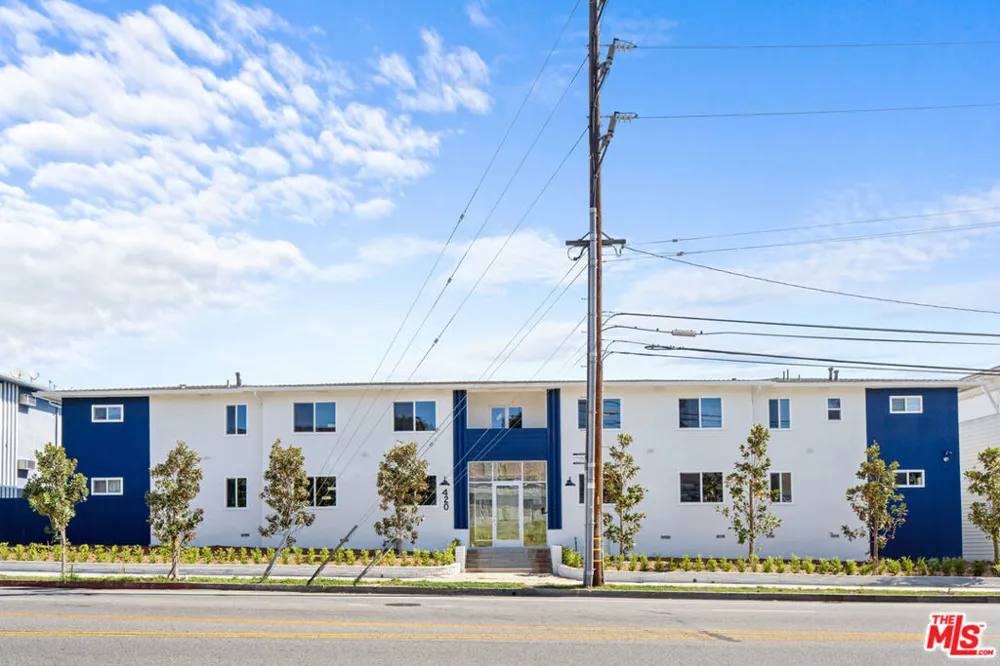 420 S Sepulveda Boulevard #3 Los Angeles, CA 90049