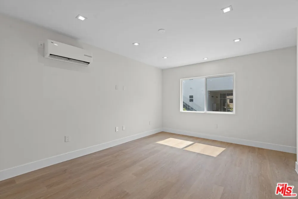 420 S Sepulveda Boulevard #3 Los Angeles, CA 90049