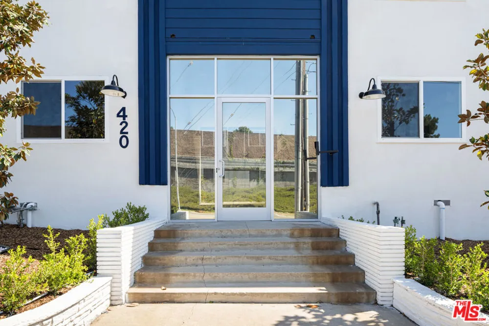 420 S Sepulveda Boulevard #3 Los Angeles, CA 90049