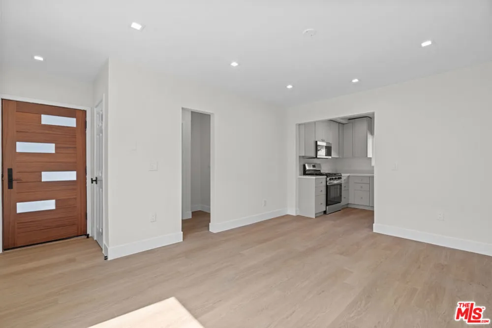 420 S Sepulveda Boulevard #3 Los Angeles, CA 90049