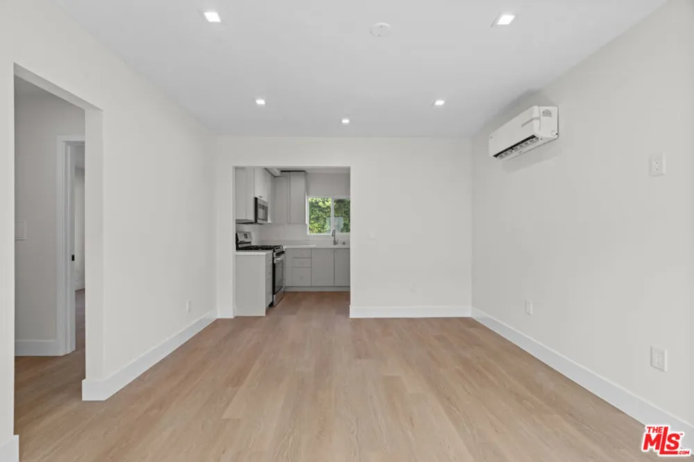 420 S Sepulveda Boulevard #3 Los Angeles, CA 90049