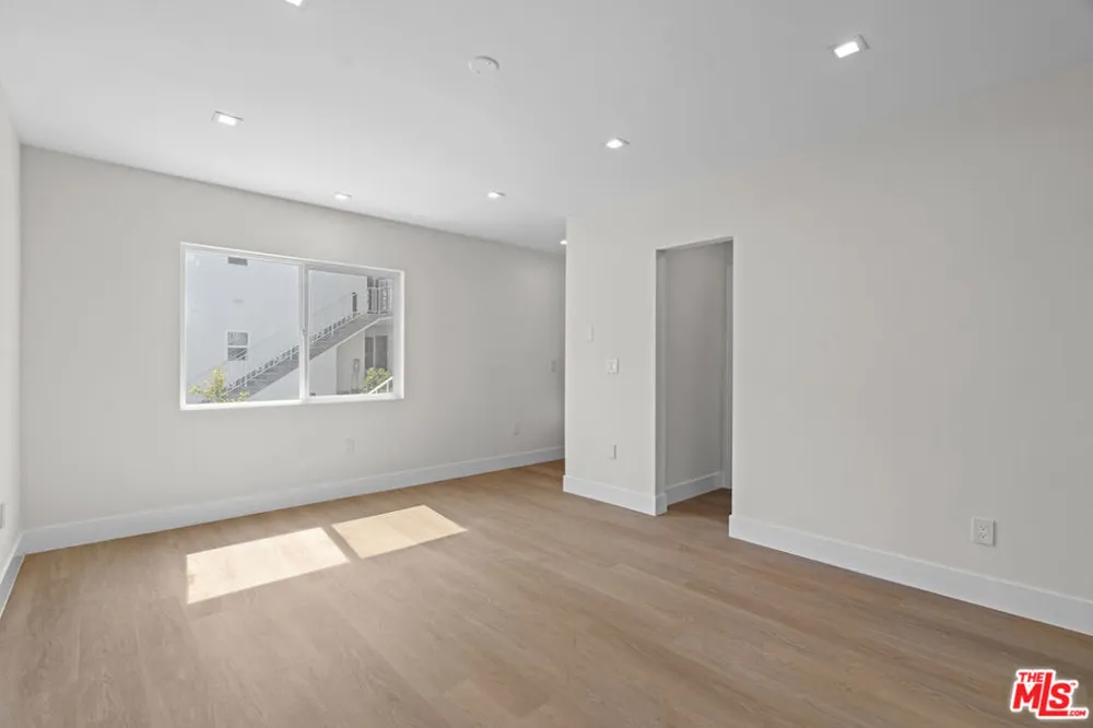420 S Sepulveda Boulevard #3 Los Angeles, CA 90049