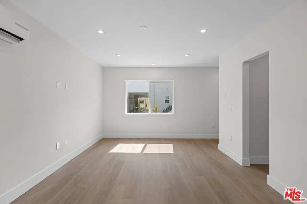 420 S Sepulveda Boulevard #3 Los Angeles, CA 90049