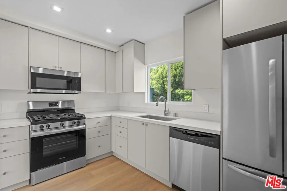 420 S Sepulveda Boulevard #3 Los Angeles, CA 90049