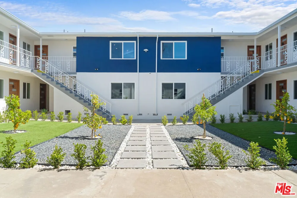 420 S Sepulveda Boulevard #3 Los Angeles, CA 90049