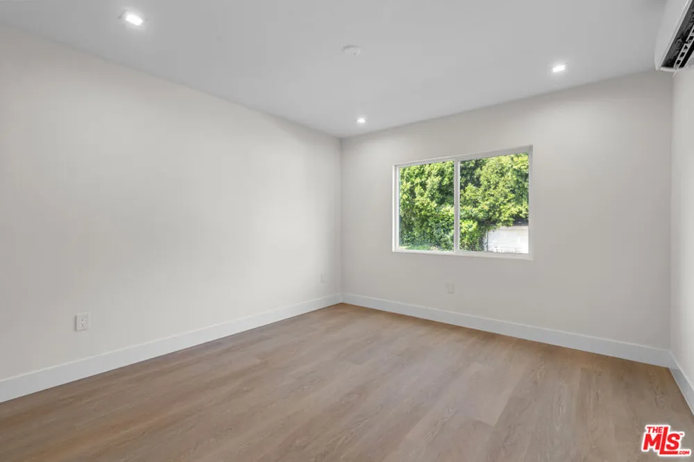 420 S Sepulveda Boulevard #3 Los Angeles, CA 90049